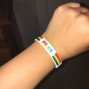 PRIDE BRACELET ❤️🧡💛💚💙💜